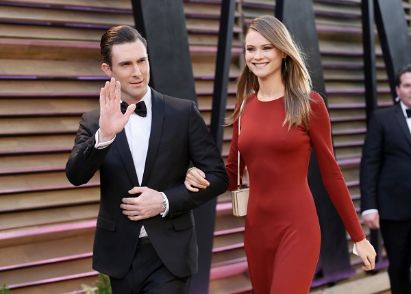 Giọng ca của Maroon 5 v&agrave; thi&ecirc;n thần Behati đ&atilde; n&ecirc;n duy&ecirc;n vợ chồng. Ảnh: Reuters