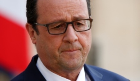 Tổng thống Ph&aacute;p Francois Hollande đau x&oacute;t trước c&aacute;i chết của c&aacute;c h&agrave;nh kh&aacute;ch AH5017