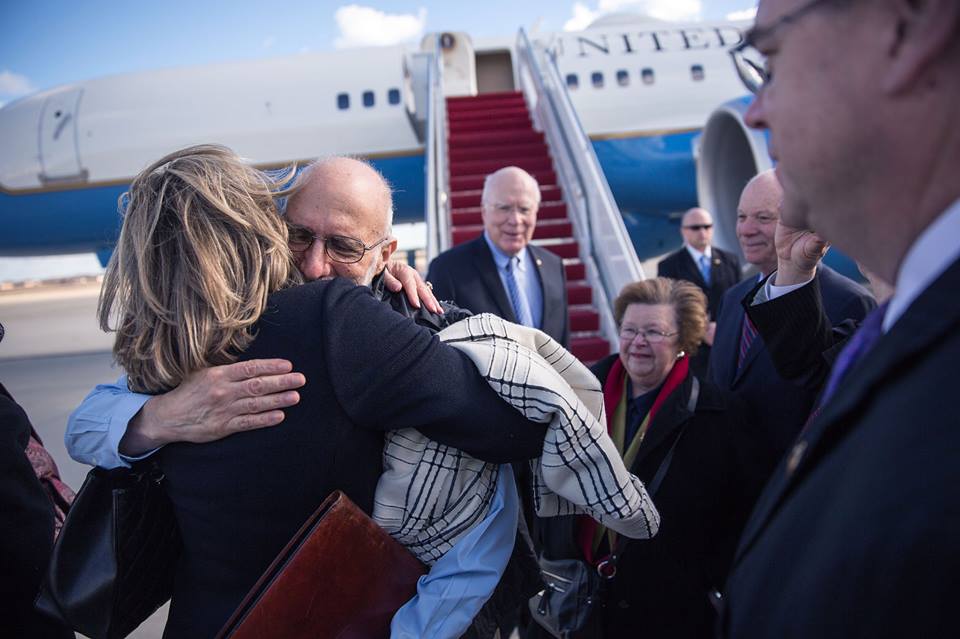 Ông Alan Gross về đến Mỹ. Ảnh: White House