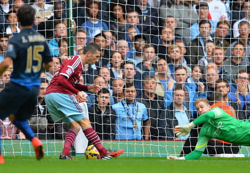 Amalfitano mở tỉ số cho West Ham