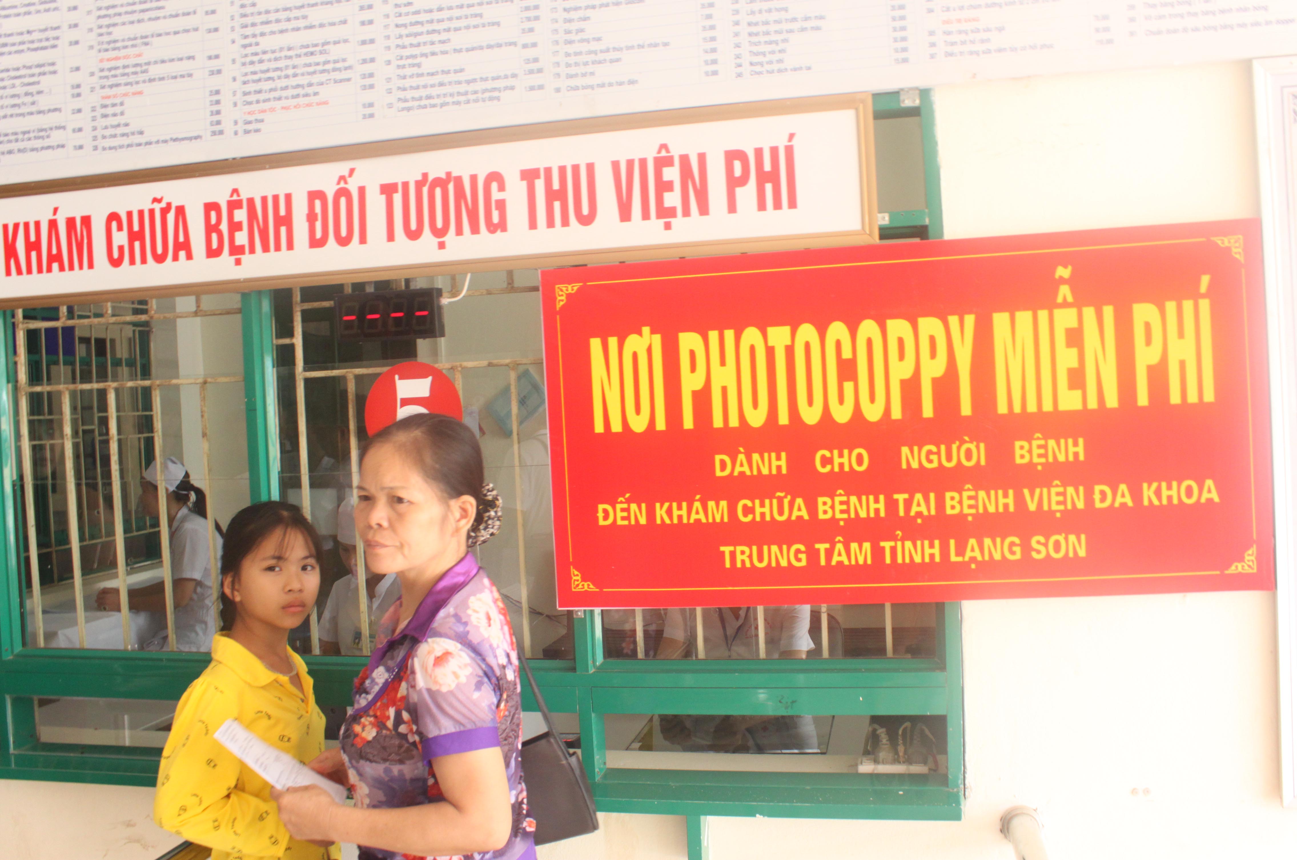 Để giảm thời gian chờ đợi người bệnh BV thực hiện photo miễn ph&iacute; c&aacute;c giấy tờ phục vụ kh&aacute;m chữa bệnh