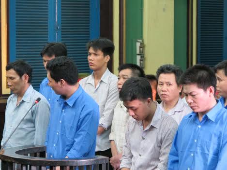 Băng cướp do Phụng cầm đầu đ&atilde; d&ugrave;ng roi điện ch&iacute;ch c&aacute;c nạn nh&acirc;n