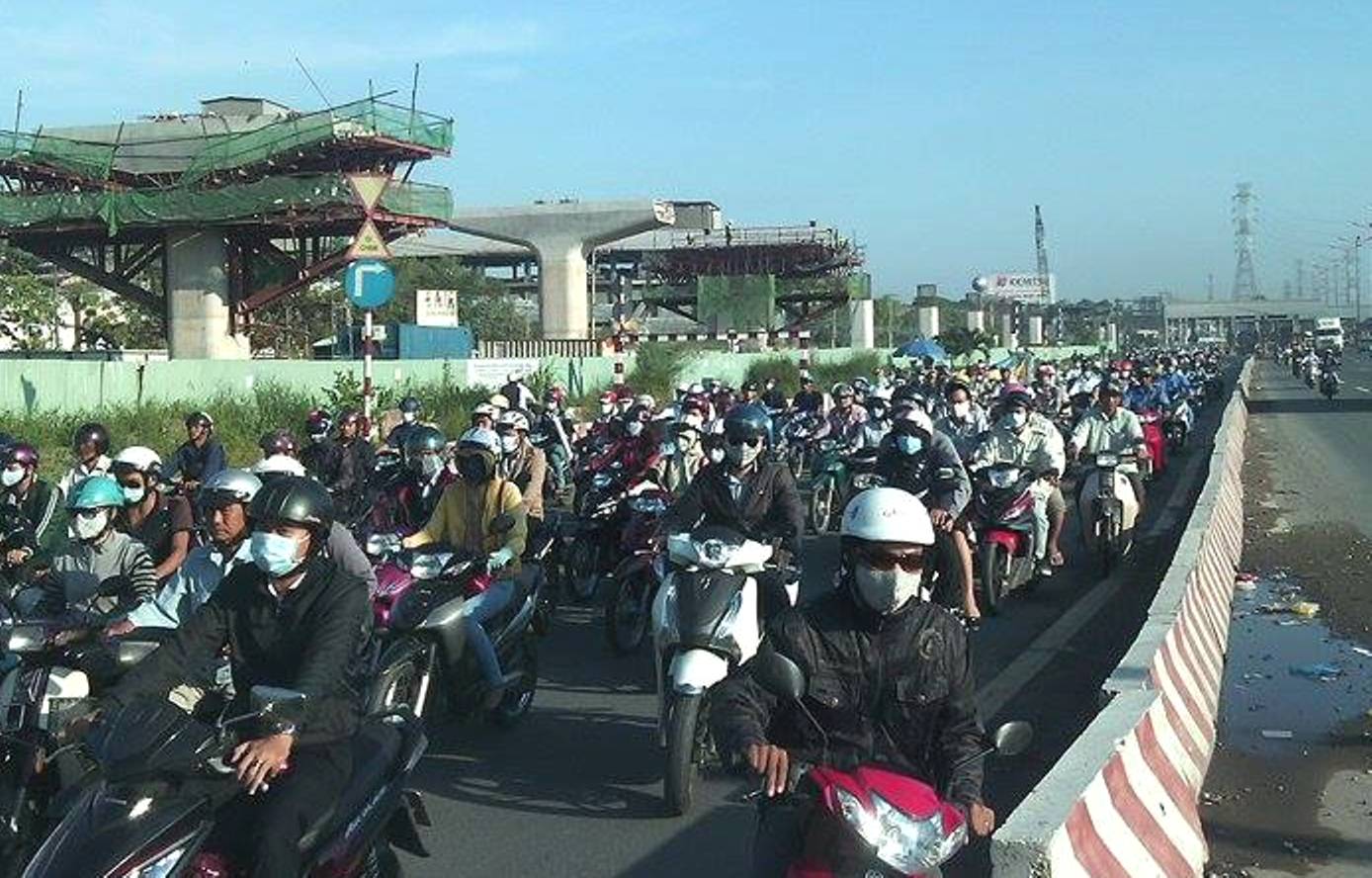 Vụ tai nạn làm giao thông qua khu vực bị ùn tắc kéo dài.