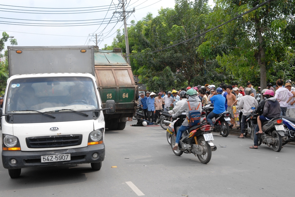 Đối đầu với xe tải khiến nam thanh niên tử vong tại chỗ trên đường CN1