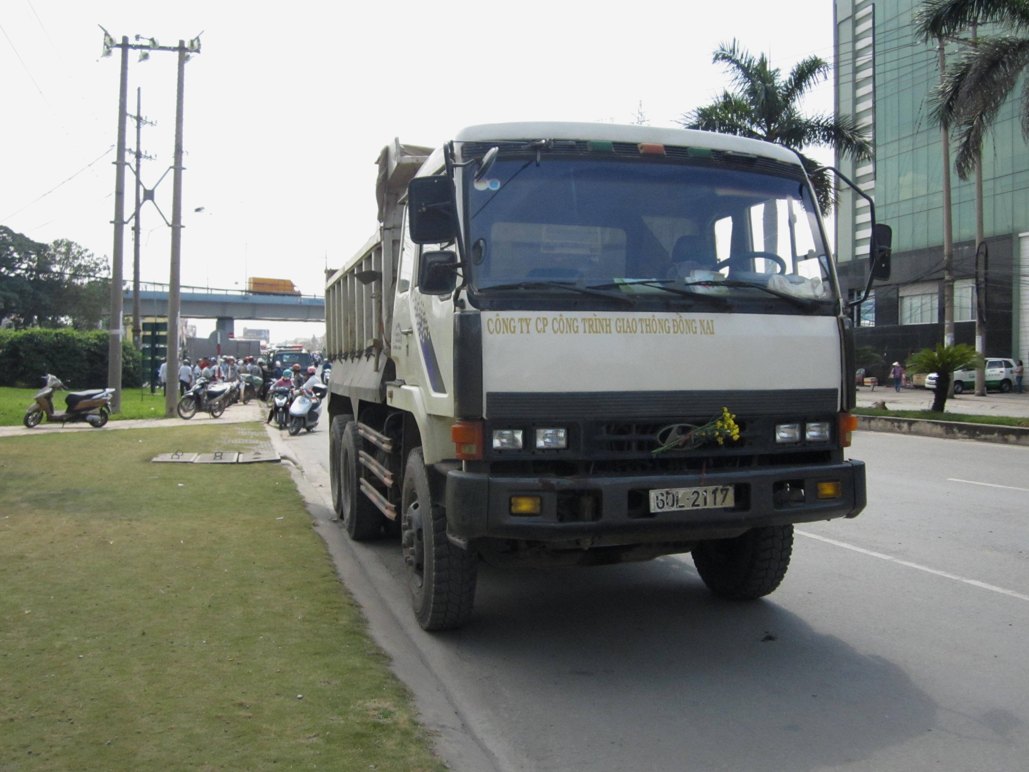 Chiếc xe ben g&acirc;y tai nạn   