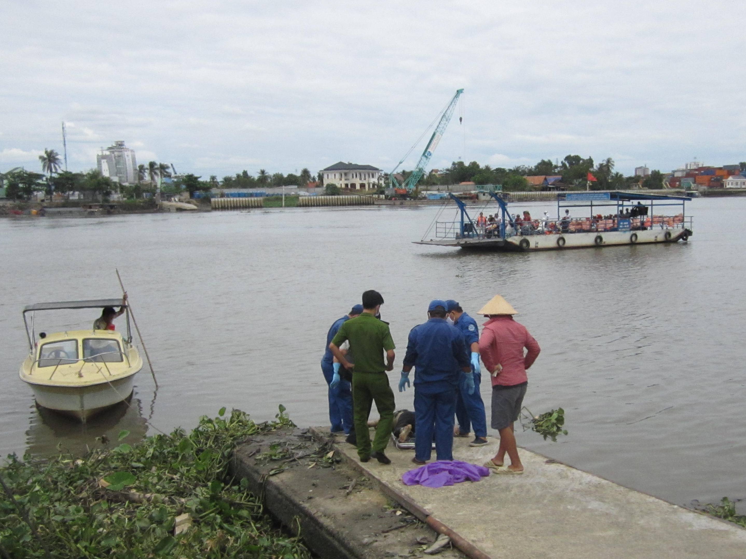 Người n&agrave;y mang quốc tịch Trung Quốc