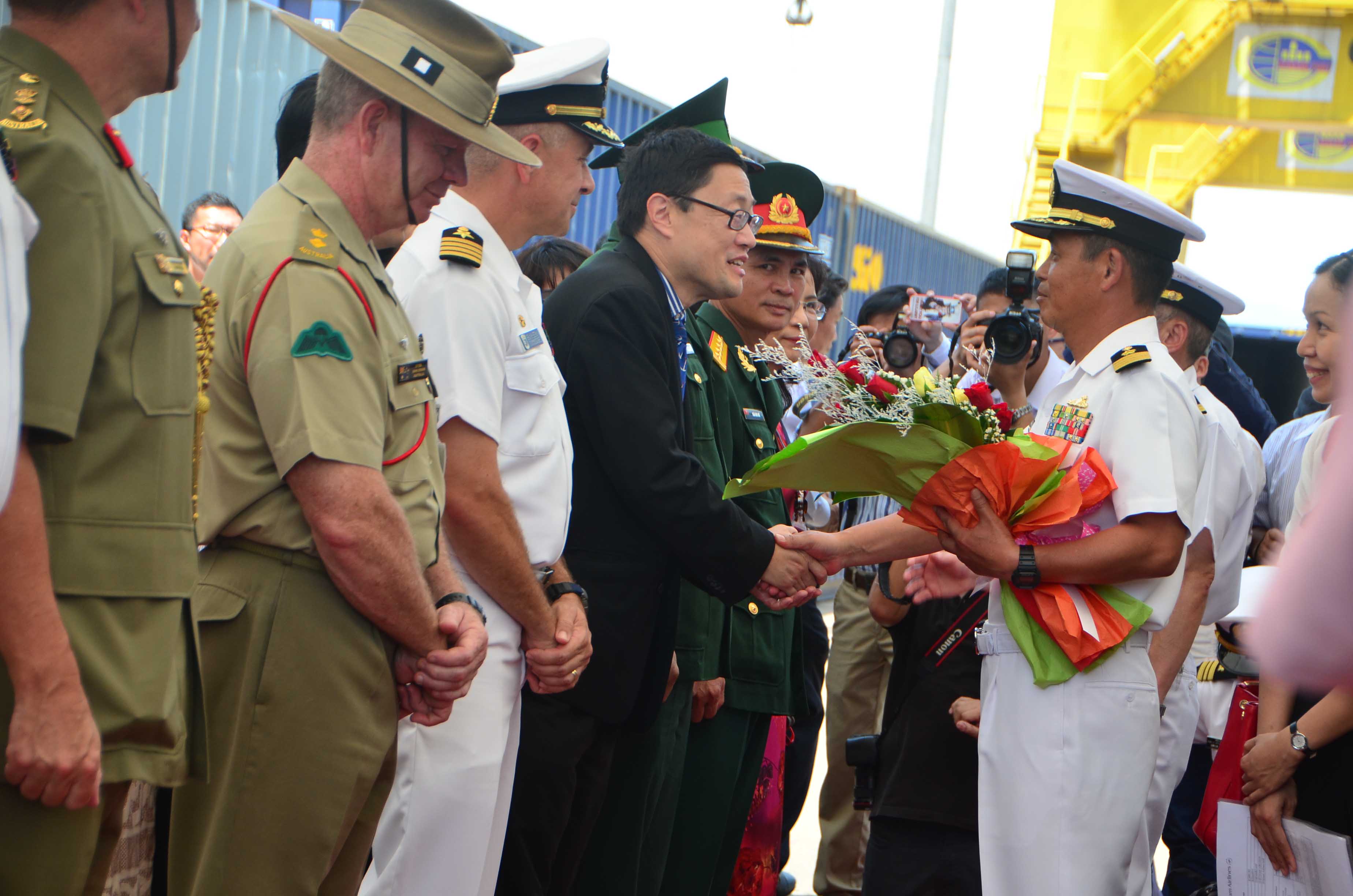 Đại diện Việt Nam đ&oacute;n t&agrave;u đổ bộ JS Kunisaki tham gia chương tr&igrave;nh Đối t&aacute;c Th&aacute;i B&igrave;nh Dương 2014   