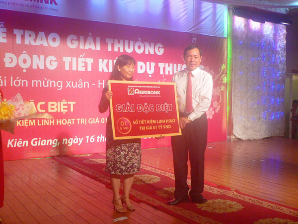 Agribank trao thưởng 1 tỉ đồng tại Kiên Giang