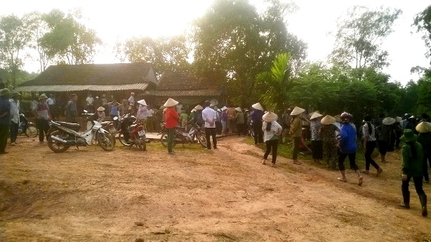 Hơn 100 công an giải cứu 4 công an bị bắt trói