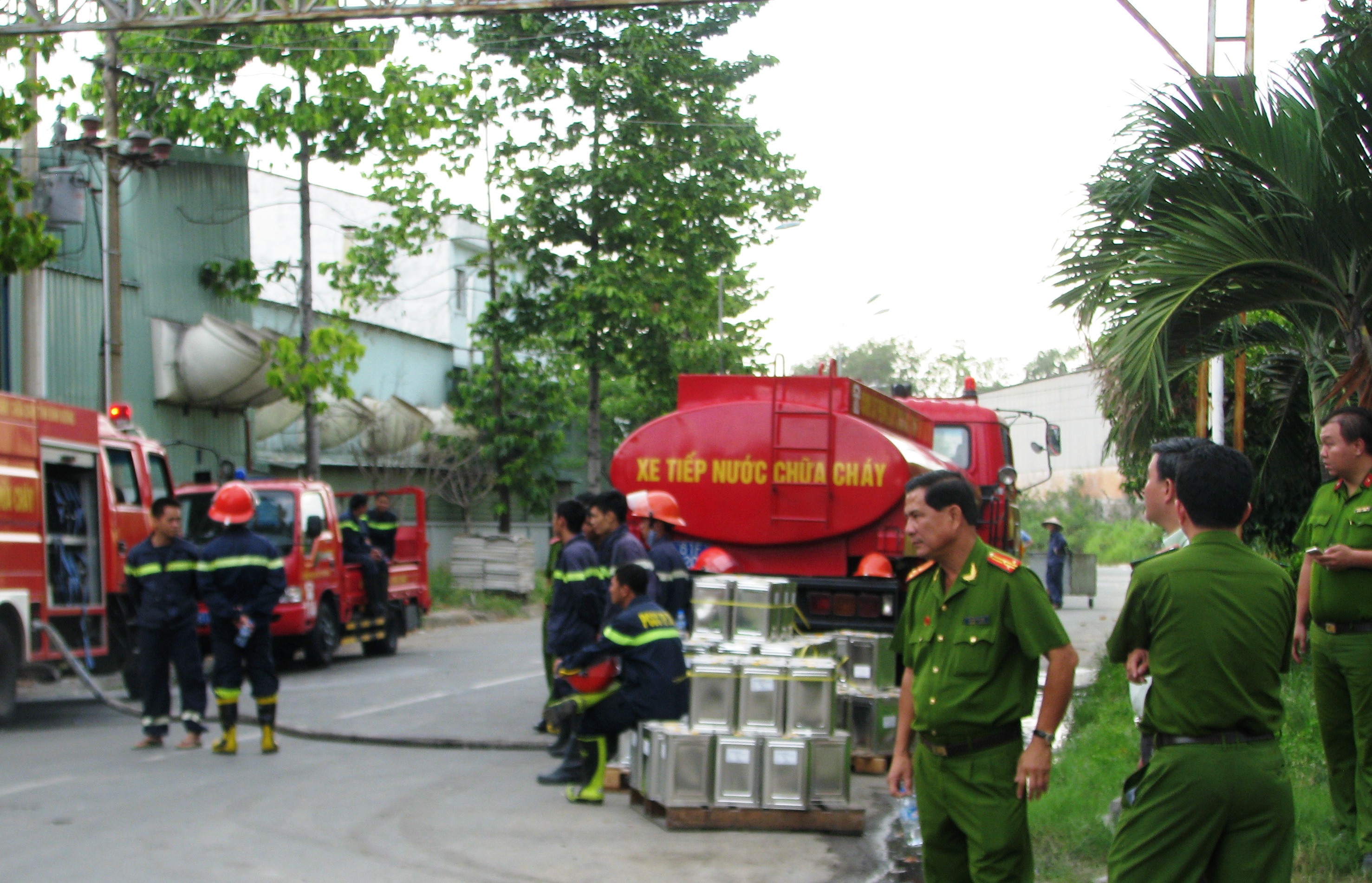 Cháy công ty sơn, 1 công nhân nhập viện