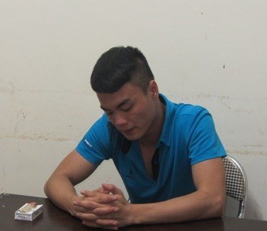 Đối tượng Trần Quốc Đạt tại cơ quan c&ocirc;ng an. Ảnh: Long Quang.