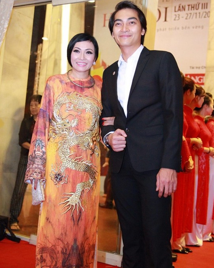 Ca sĩ Phương Thanh (tr&aacute;i) c&oacute; nhiều vai diễn lấn s&acirc;n sang lĩnh vực điện ảnh được đ&aacute;nh gi&aacute; tốt