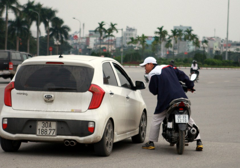Phe vé mời chào người đi ô tô mua vé