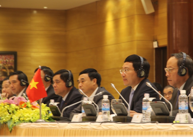 Ph&oacute; Thủ tướng nhấn mạnh Uỷ ban chỉ đạo hợp t&aacute;c song phương Việt Nam - Trung Quốc c&oacute; vai tr&ograve; rất quan trọng trong điều phối, chỉ đạo c&aacute;c lĩnh vực hợp t&aacute;c giữa hai nước cũng như giải quyết c&aacute;c vấn đề tồn tại nảy sinh trong quan hệ giữa hai nước.