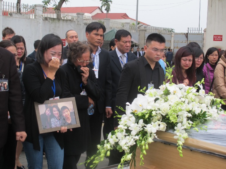 Kh&ocirc;ng ai cầm được nước mắt