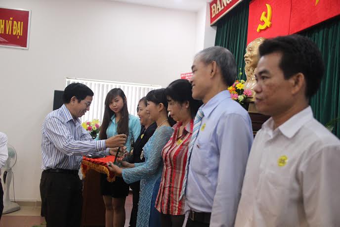 Học Bác trong công việc hằng ngày