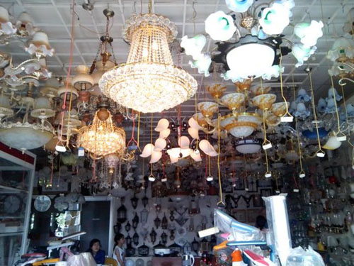 Hơn 90% số đèn chùm trang trí Trung Quốc đội lốt hàng Châu Âu