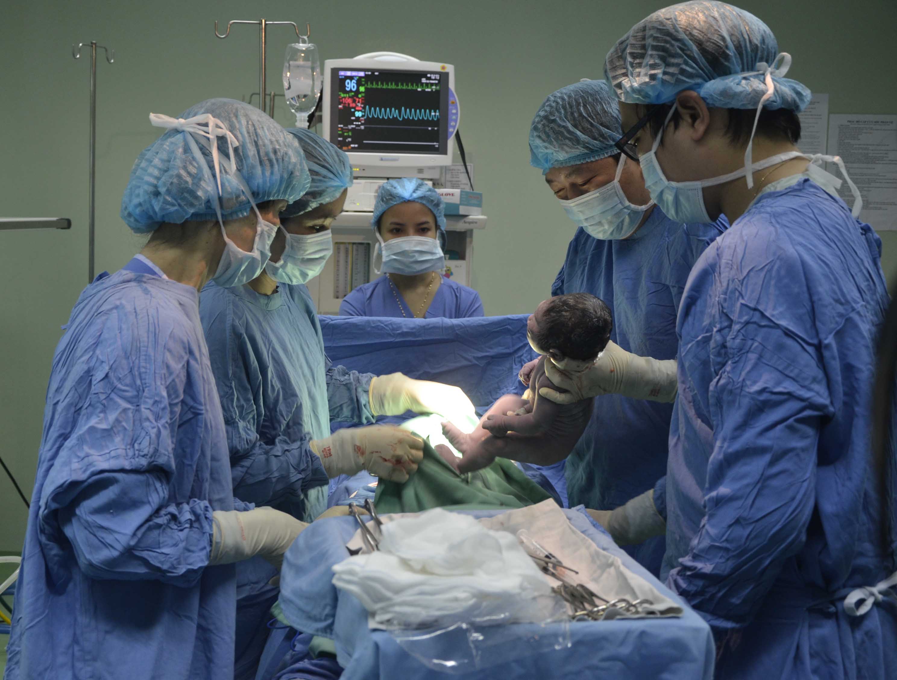Em b&eacute; thụ tinh trong ống nghiệm đầu ti&ecirc;n ch&agrave;o đời ở Đ&agrave; Nẵng