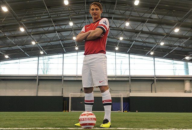Kim Kallstrom trong ngày ra mắt Arsenal
