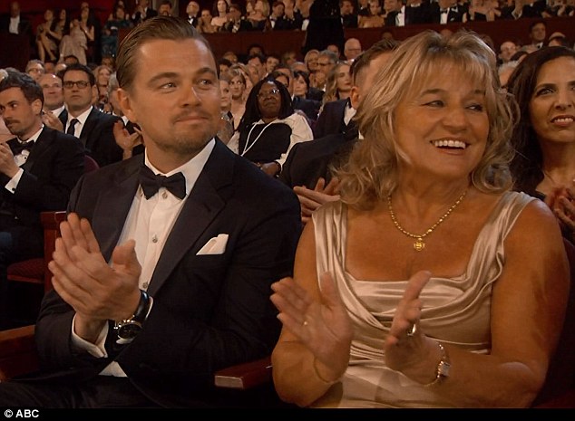 Leonardo dự Oscar 2014 c&ugrave;ng mẹ