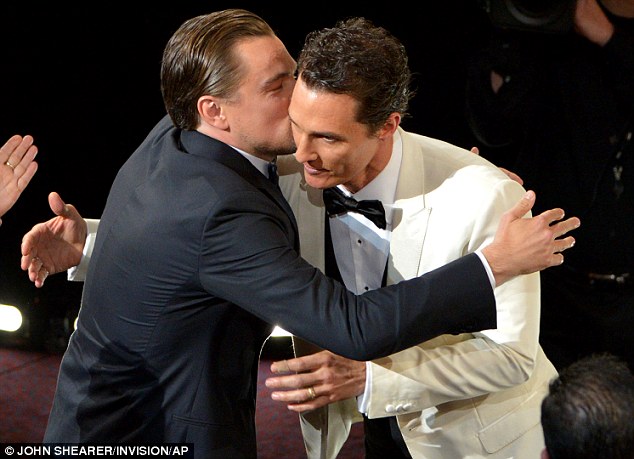 Leonardo ch&uacute;c mừng Matthew McConaughey