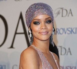 Rihanna, Amber Heard bị tung ảnh nóng