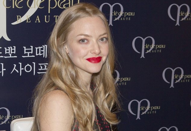 Amanda Seyfried tố an ninh sân bay thiếu cẩn trọng