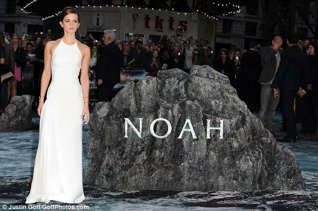 Emma Watson đẹp quyến rũ quảng bá phim