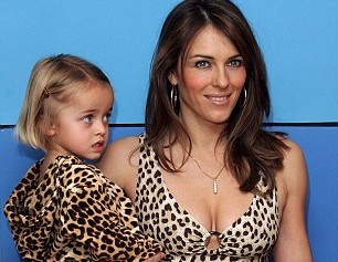 Thiết kế bikini cho trẻ, Liz Hurley bị chỉ trích dữ dội