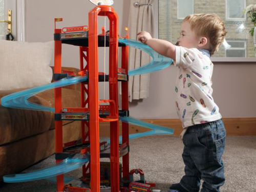 Căn bệnh của Brody Land khiến c&aacute;c b&aacute;c sĩ Anh bối rối