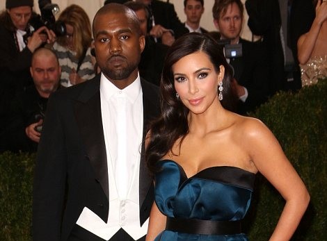 Lộ thiệp cưới của Kim “siêu vòng ba” và Kanye
