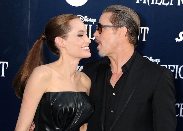Angelina Jolie tiết lộ cô thân với Maddox hơn con ruột
