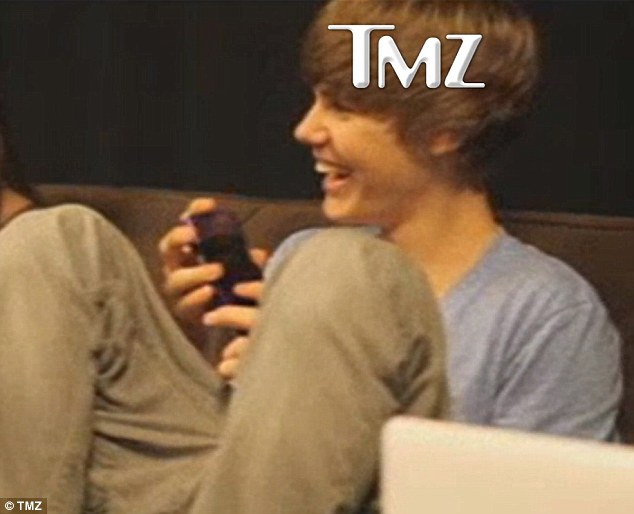 Justin Bieber khiến dư luận phẫn nộ với trò đùa vô ý thức năm 15 tuổi.