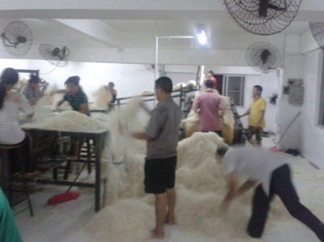 Hãi hùng bún gạo "bàn chân thối" ở Trung Quốc