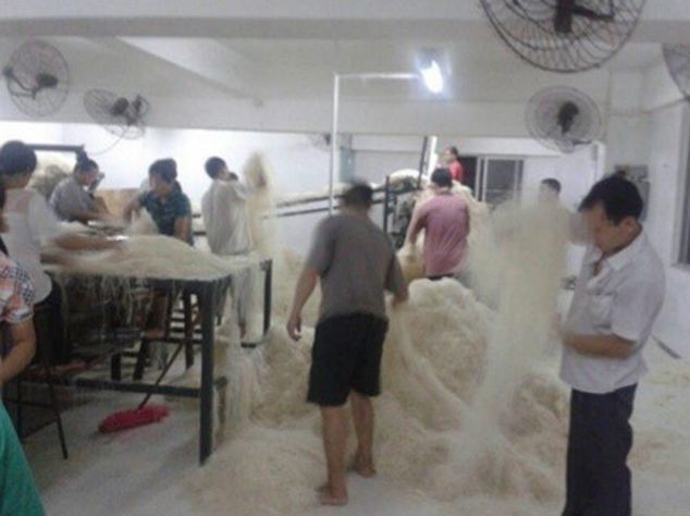 Cảnh tượng hỗn độn, dơ bẩn ở cơ sở b&uacute;n