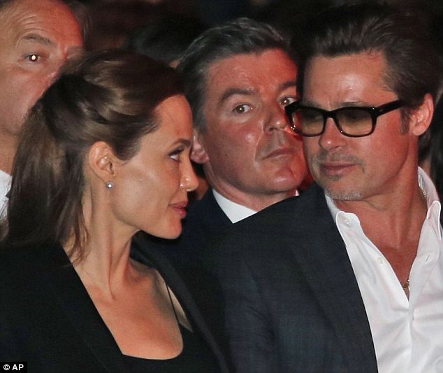 Brad Pitt ủng hộ Angelina Jolie tại hội nghị về hiếp dâm