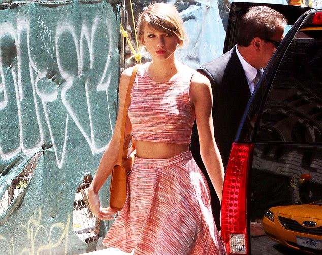 Ba người bị bắt vì quấy rối nhà Taylor Swift