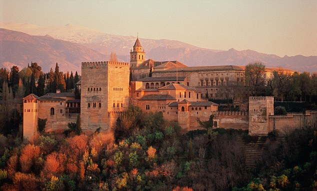Cung điện Alhambra ở Granada, T&acirc;y Ban Nha. Ảnh: Daily Mail