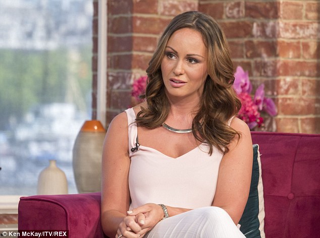 Người đẹp Chanelle Hayes tiết lộ quá khứ đau thương