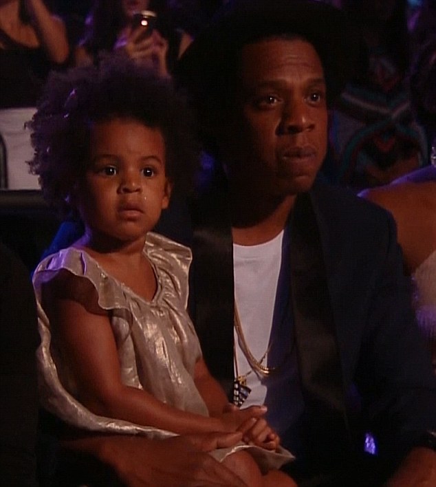 Jay - Z v&agrave; con g&aacute;i Blue