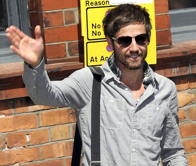 Jason Orange tuyên bố rời nhóm nhạc Take That