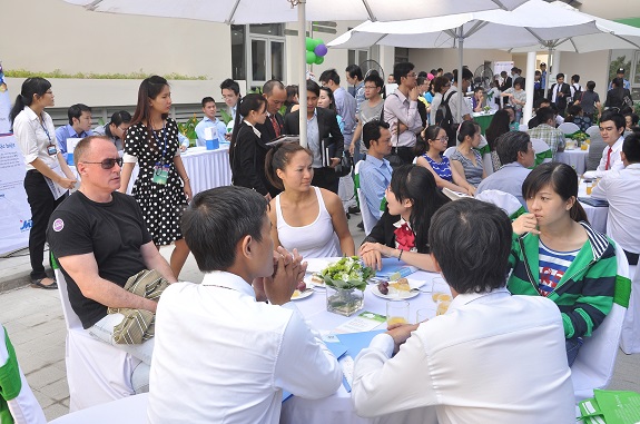 
Rất đ&ocirc;ng kh&aacute;ch h&agrave;ng đến thăm quan dự &aacute;n PARCSpring được ho&agrave;n thiện