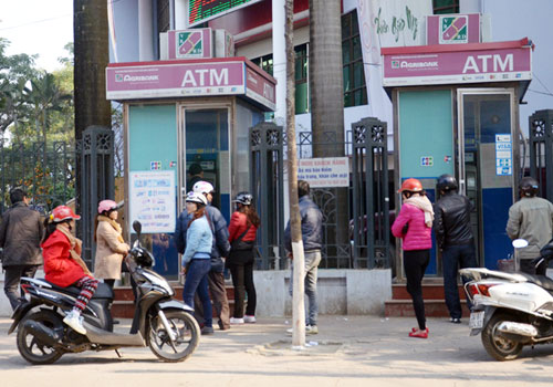 Nhiều người bức xúc vì cột ATM hết tiền