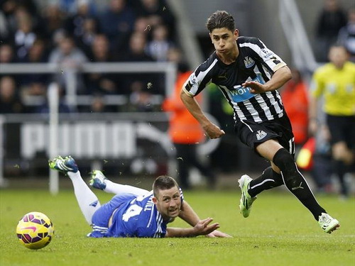 Newcastle hạ knock-out Chelsea, Arsenal thua thảm Stoke City