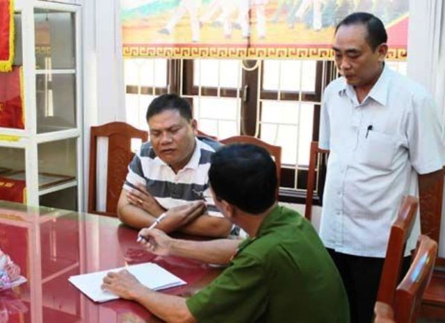 Vụ cảnh sát rút súng bắt kiểm lâm: "Làm luật" chủ xe gỗ 100 triệu đồng