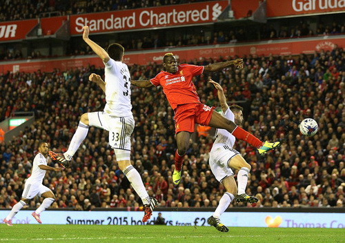 Balotelli c&oacute; b&agrave;n thắng thứ nh&igrave; từ khi kho&aacute;c &aacute;o Liverpool