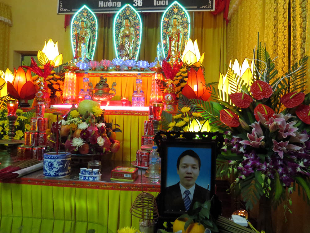 B&agrave;n thờ thuyền vi&ecirc;n xấu số