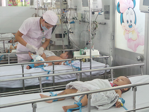 Trẻ điều trị cấp cứu tại Bệnh viện Nhi Đồng 1 (TP HCM)Ảnh: Nguyễn Thạnh