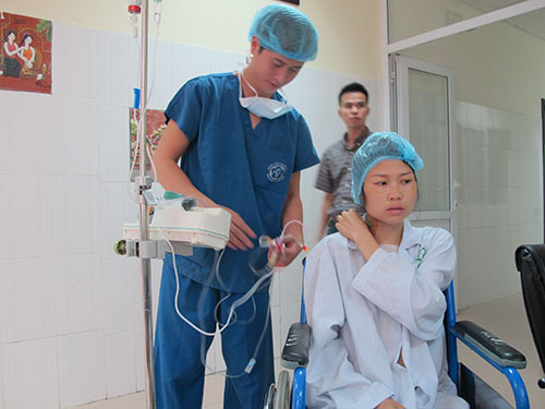 Sau khi đại phẫu tim, sức khỏe của H&agrave; Thị Hom đang hồi phục từng ng&agrave;y