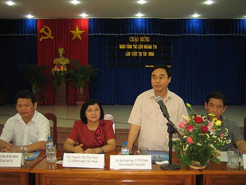 Thứ trưởng không phải người phiên dịch